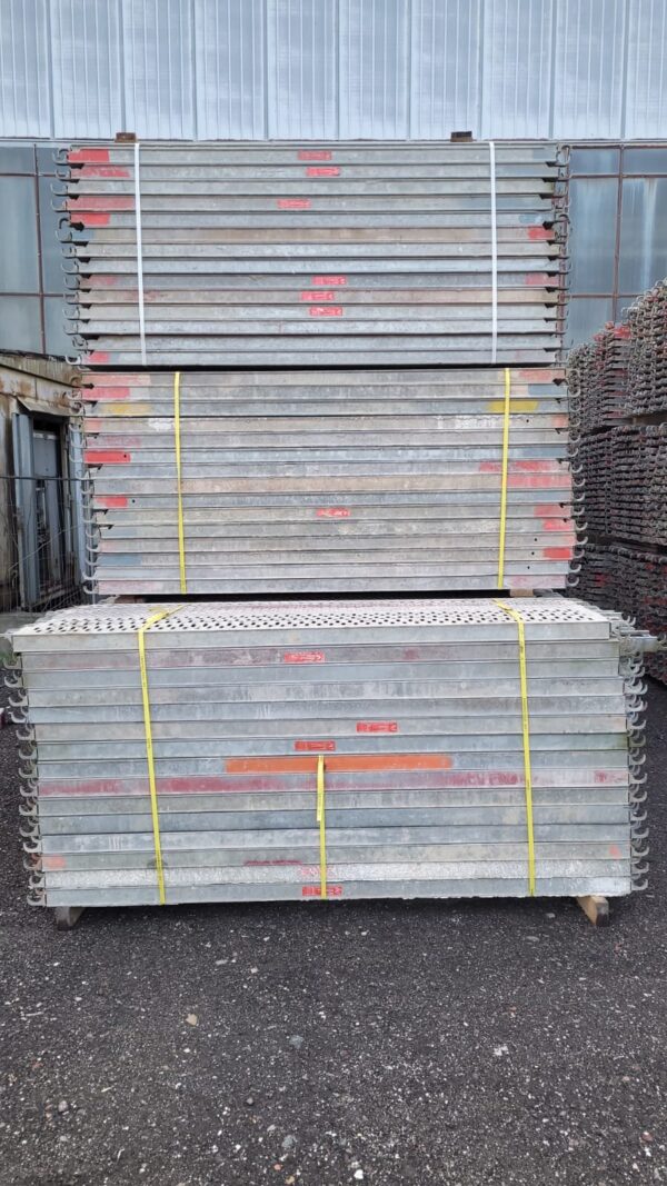 Complete 200 m² ALTRAD multidirectional scaffolding set – used, near new condition
