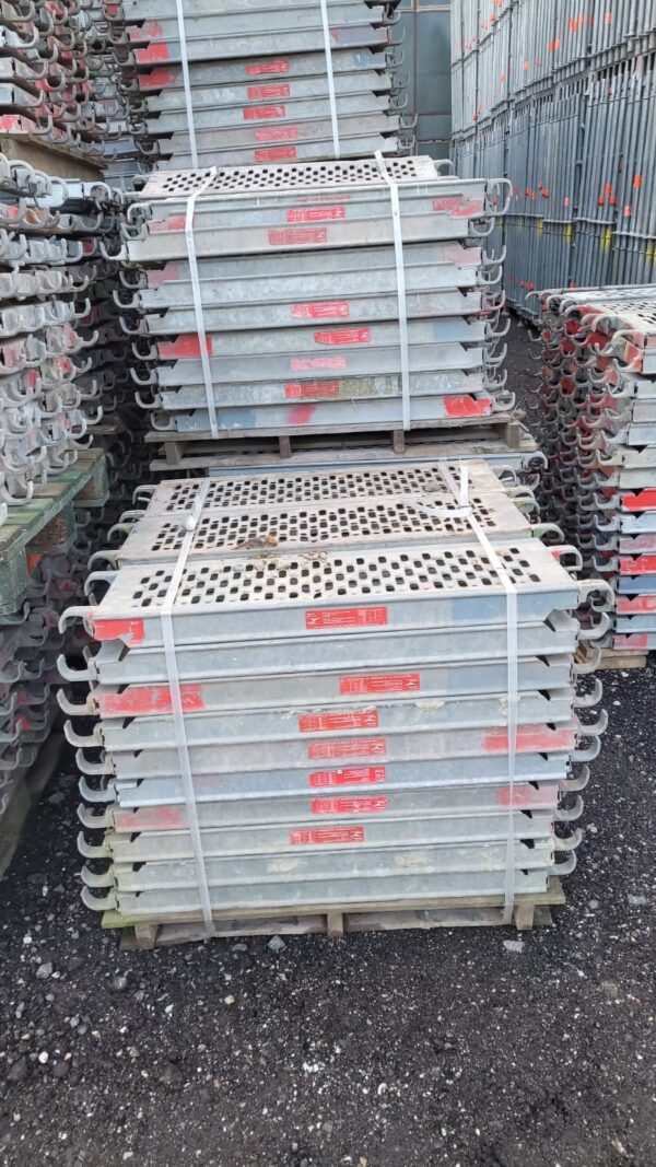 Complete 200 m² Altrad Facade Scaffolding Package – Used, Excellent Condition