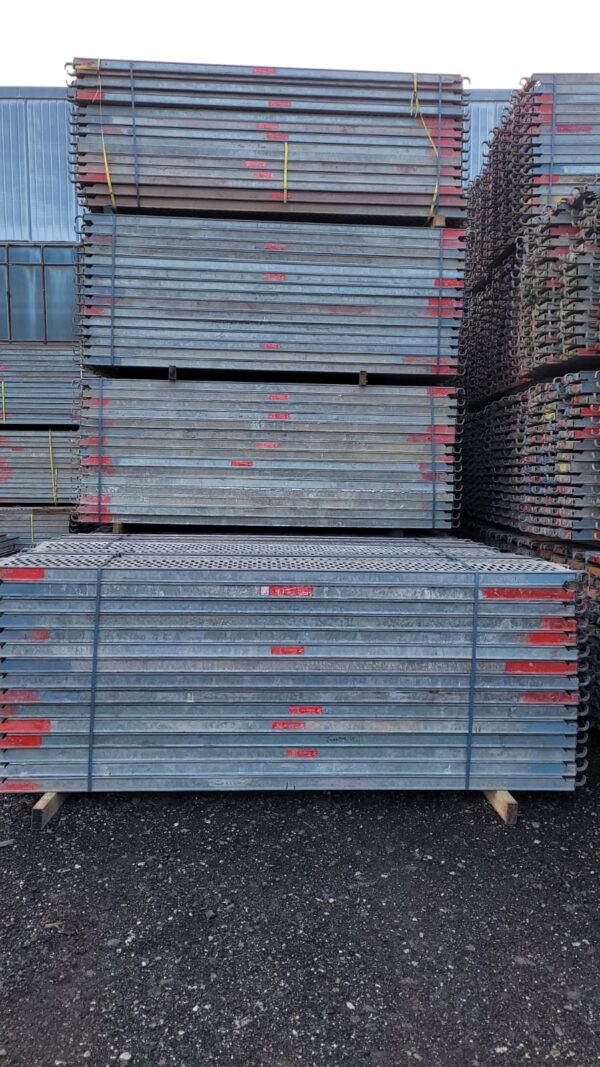 Complete 100 m² ALTRAD multidirectional scaffolding set – used, near new condition