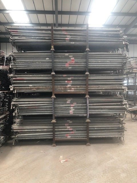 Complete 200 m² ALTRAD multidirectional scaffolding set – used, near new condition