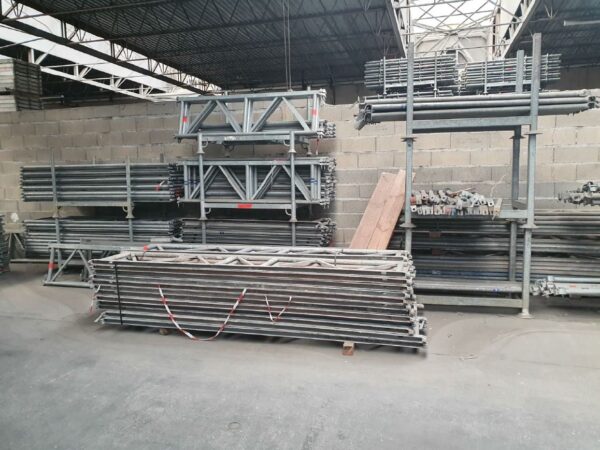 Complete Set of 350 m² Layher Allround Modular Scaffolding – Used, Like New Condition