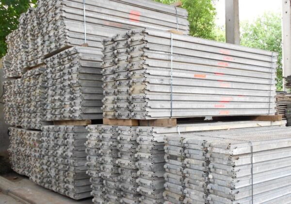 Complete Set of 180 m² Layher Allround Modular Scaffolding – Used, Like New Condition