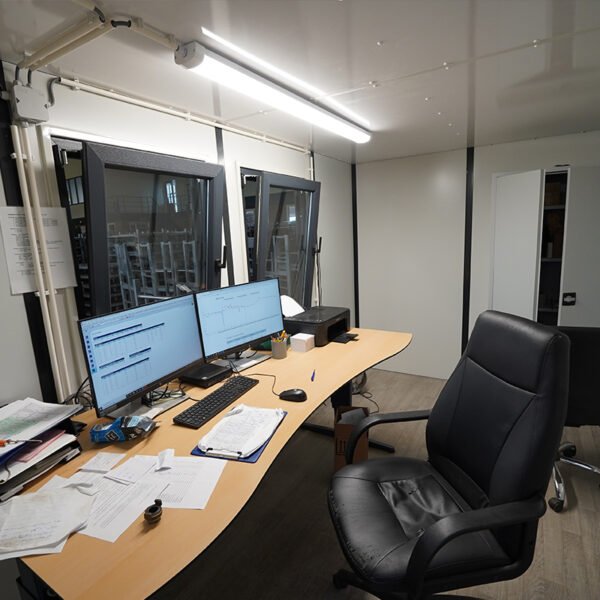 Standard office 4x2m with full window