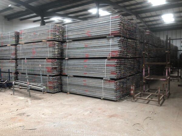 Complete 100 m² ALTRAD multidirectional scaffolding set – used, near new condition